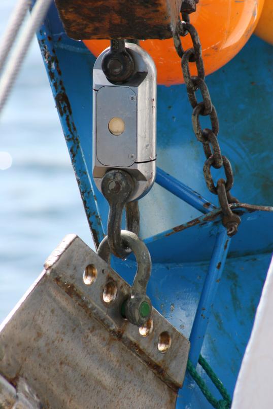 Load cell used for measuring towing force of fishing gear