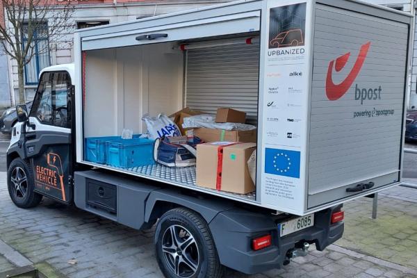 Prototype e-vehicle with detachable cargo bay © URBANIZED
